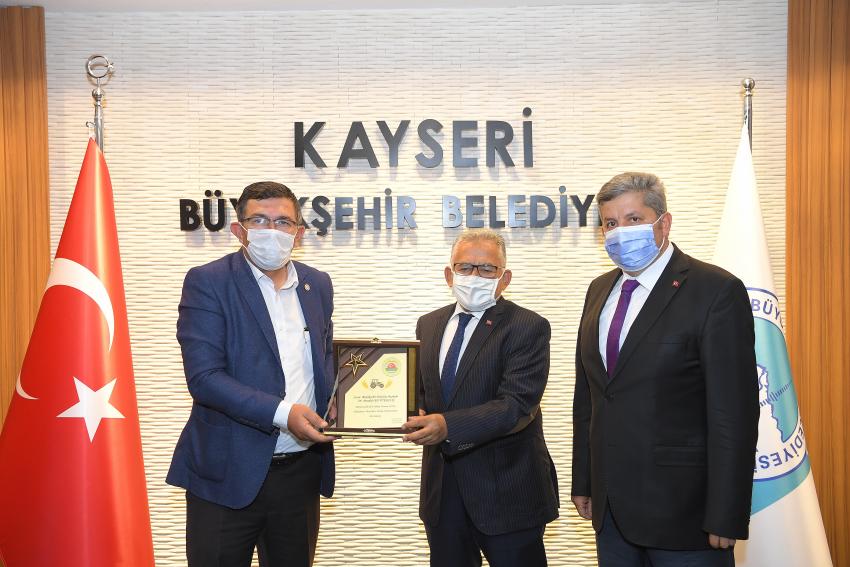  BÜYÜKKILIÇ’A ZİRAAT ODALARINDAN TEŞEKKÜR PLAKETİ