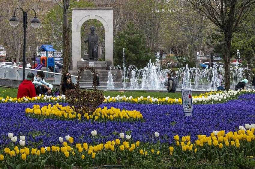 KAYSERİ LALE VE SÜMBÜL BAHÇESİNE DÖNDÜ